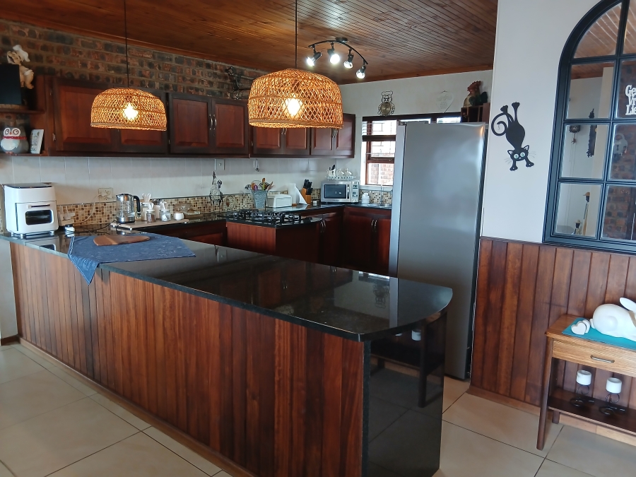 3 Bedroom Property for Sale in Wavecrest Eastern Cape